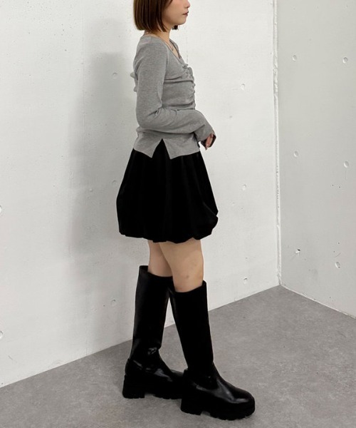 archives（アルシーヴ）の「ボタンギャザーＶネックＴＯＰＳ（Tシャツ/カットソー・レディース・ブラック/イエロー/グレー・MEDIUM）」の11枚目の写真