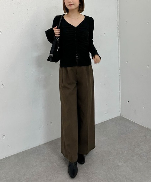 archives（アルシーヴ）の「ボタンギャザーＶネックＴＯＰＳ（Tシャツ/カットソー・レディース・ブラック/イエロー/グレー・MEDIUM）」の16枚目の写真