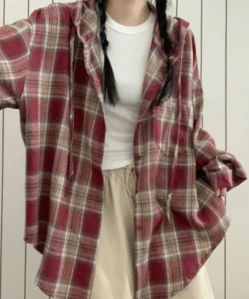 LAFFMO(ラフモ)の「チェック柄フード付きオーバーサイズシャツ(シャツ/ブラウス・レディース・ネイビー/ブラウン/レッド・F)」の9枚目の写真