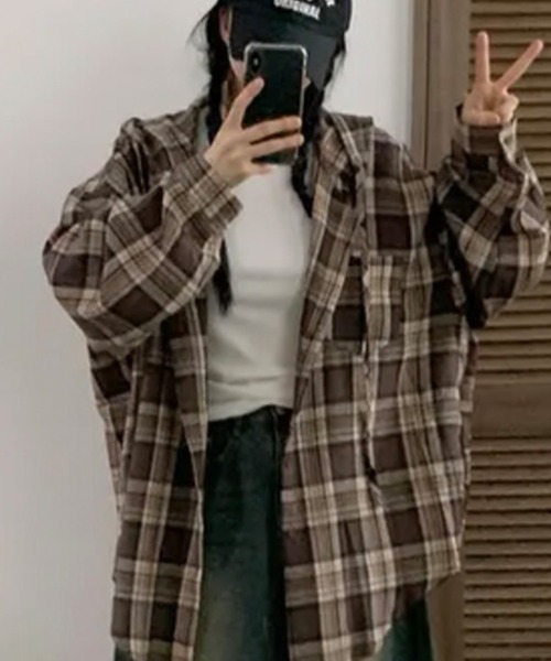 LAFFMO(ラフモ)の「チェック柄フード付きオーバーサイズシャツ(シャツ/ブラウス・レディース・ネイビー/ブラウン/レッド・F)」の7枚目の写真
