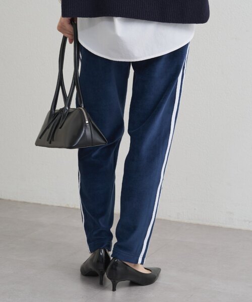 LOUNGEDRESS(ラウンジドレス)の「adidas ベロアトラックパンツ(その他パンツ・レディース・グリーン/ネイビー・SMALL)」の20枚目の写真