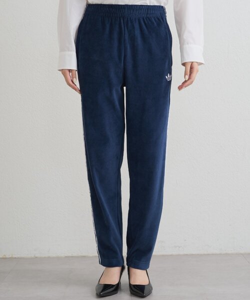 LOUNGEDRESS(ラウンジドレス)の「adidas ベロアトラックパンツ(その他パンツ・レディース・グリーン/ネイビー・SMALL)」の18枚目の写真