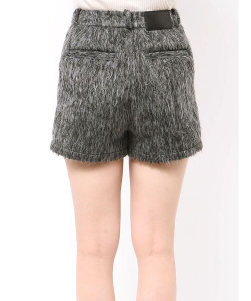 EMODA(エモダ)の「タックシャギーショートパンツ(その他パンツ・レディース・ブラウン/ブラック/グレー・SMALL/MEDIUM)」の14枚目の写真