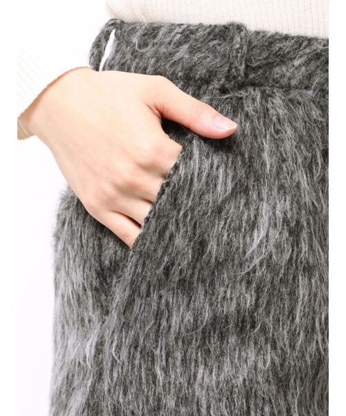 EMODA(エモダ)の「タックシャギーショートパンツ(その他パンツ・レディース・ブラウン/ブラック/グレー・SMALL/MEDIUM)」の17枚目の写真
