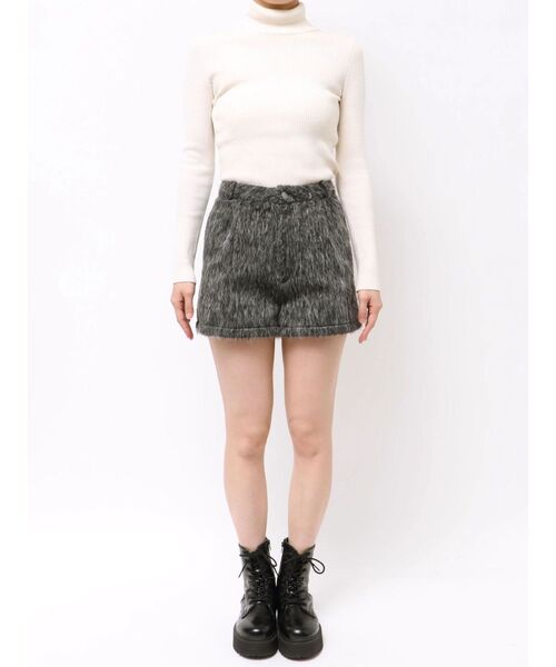 EMODA(エモダ)の「タックシャギーショートパンツ(その他パンツ・レディース・ブラウン/ブラック/グレー・SMALL/MEDIUM)」の20枚目の写真