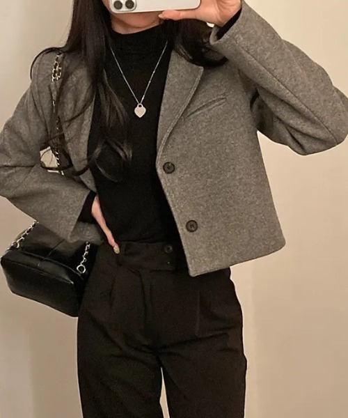 emi+（エミプラス）の「ショート丈テーラードジャケット（テーラードジャケット・レディース・グレー/モカ・FREE）」の8枚目の写真