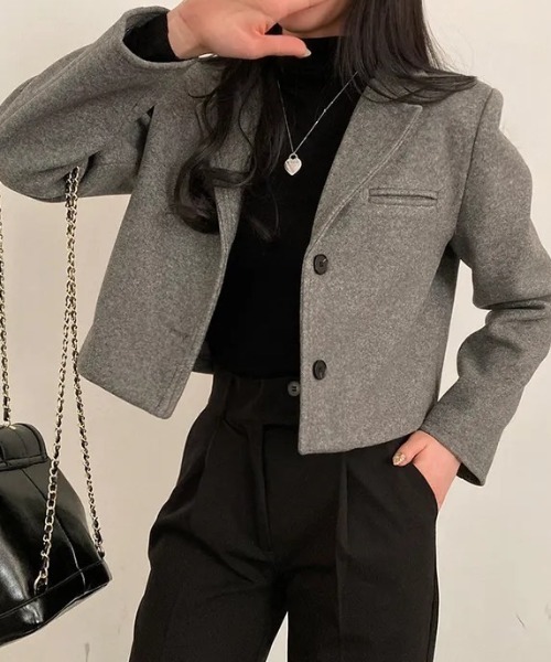 emi+（エミプラス）の「ショート丈テーラードジャケット（テーラードジャケット・レディース・グレー/モカ・FREE）」の10枚目の写真