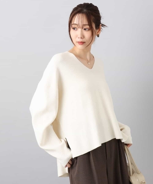 MK MICHEL KLEIN(エムケーミッシェルクラン)の「片畦編みVネックニット/洗える(ニット/セーター・レディース・アイボリー/モカ/レッド/ライトグレー/ネイビー/ライトブルー・38)」の2枚目の写真