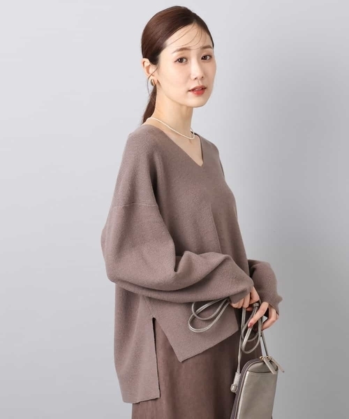 MK MICHEL KLEIN(エムケーミッシェルクラン)の「片畦編みVネックニット/洗える(ニット/セーター・レディース・アイボリー/モカ/レッド/ライトグレー/ネイビー/ライトブルー・38)」の4枚目の写真