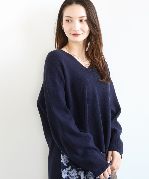 MK MICHEL KLEIN(エムケーミッシェルクラン)の「片畦編みVネックニット/洗える(ニット/セーター・レディース・アイボリー/モカ/レッド/ライトグレー/ネイビー/ライトブルー・38)」の6枚目の写真