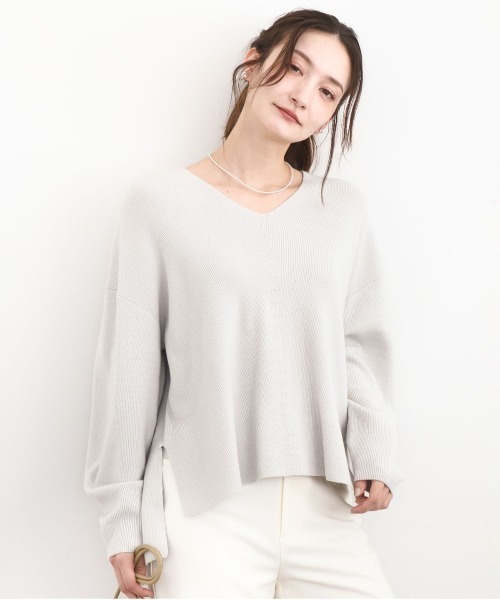 MK MICHEL KLEIN(エムケーミッシェルクラン)の「片畦編みVネックニット/洗える(ニット/セーター・レディース・アイボリー/モカ/レッド/ライトグレー/ネイビー/ライトブルー・38)」の3枚目の写真