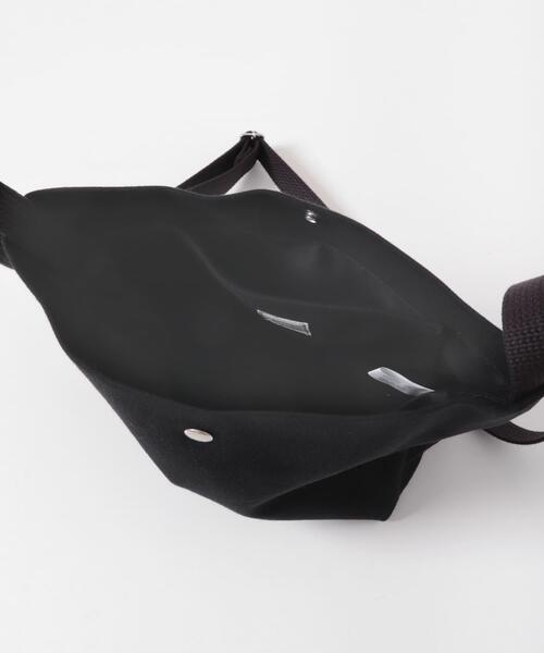 ORCIVAL(オーシバル)の「ORCIVAL SHOULDER POUCH MEDIUM(ショルダーバッグ・レディース・ブラック/グレー・ONE)」の6枚目の写真
