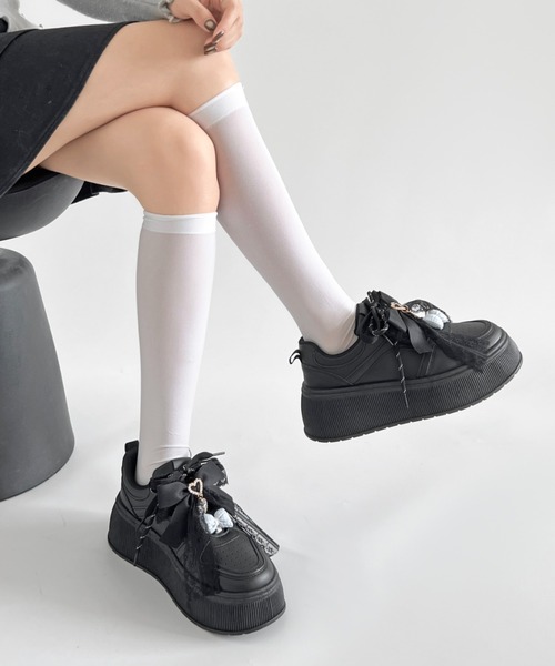 Shoes in Closet(シューズインクローゼット)の「厚底 プラットフォーム チャーム付 ダブルシューレース コート スニーカー 5435(スニーカー・レディース・ホワイト/ブラック・M/L/LL/S)」の12枚目の写真
