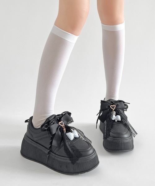 Shoes in Closet(シューズインクローゼット)の「厚底 プラットフォーム チャーム付 ダブルシューレース コート スニーカー 5435(スニーカー・レディース・ホワイト/ブラック・M/L/LL/S)」の14枚目の写真