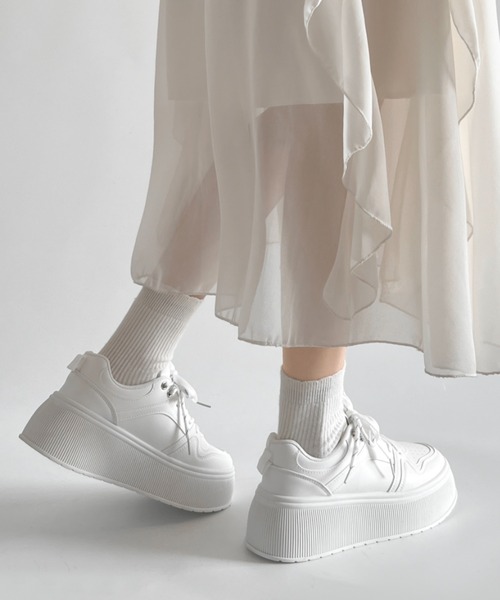 Shoes in Closet(シューズインクローゼット)の「厚底 プラットフォーム チャーム付 ダブルシューレース コート スニーカー 5435(スニーカー・レディース・ホワイト/ブラック・M/L/LL/S)」の8枚目の写真