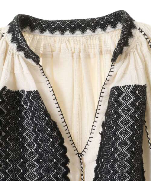 CURRENTAGE（カレンテージ）の「【CURRENTAGE/カレンテージ】Embroidery jacquard blouse（シャツ/ブラウス・レディース・ホワイト×ブラック・FREE）」の3枚目の写真