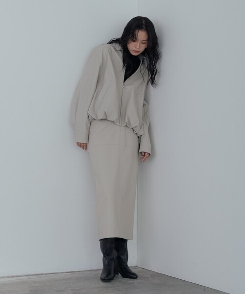 GALLEST（ギャレスト）の「【セットアップ対応】シンセティックレザージャケット（ブルゾン・レディース・ベージュ/ブラック・34/38）」の4枚目の写真