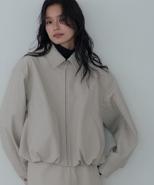 GALLEST（ギャレスト）の「【セットアップ対応】シンセティックレザージャケット（ブルゾン・レディース・ベージュ/ブラック・34/38）」の10枚目の写真