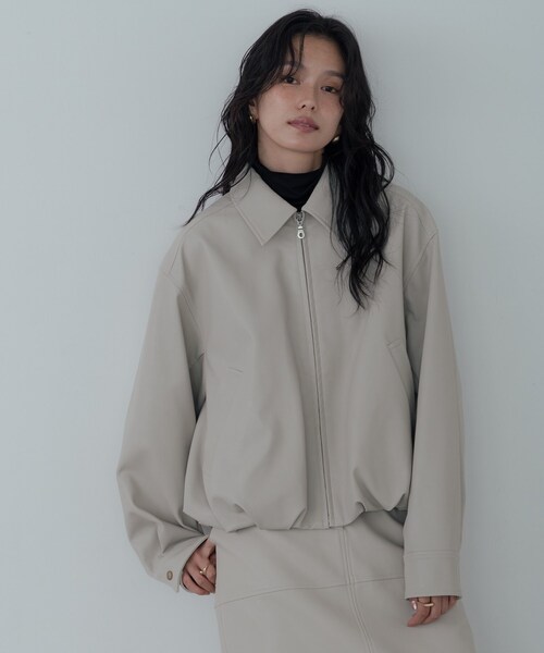 GALLEST（ギャレスト）の「【セットアップ対応】シンセティックレザージャケット（ブルゾン・レディース・ベージュ/ブラック・34/38）」の11枚目の写真