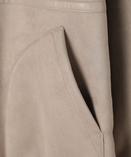 LEPSIM(レプシィム)の「リバーシブルムートンボアポンチョコート 601535(ムートンコート・レディース・ブラック/グレイッシュベージュ・FREE)」の7枚目の写真