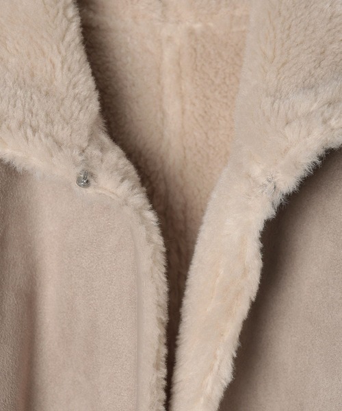 LEPSIM(レプシィム)の「リバーシブルムートンボアポンチョコート 601535(ムートンコート・レディース・ブラック/グレイッシュベージュ・FREE)」の8枚目の写真