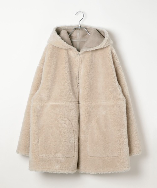 LEPSIM(レプシィム)の「リバーシブルムートンボアポンチョコート 601535(ムートンコート・レディース・ブラック/グレイッシュベージュ・FREE)」の10枚目の写真