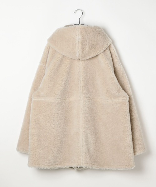 LEPSIM(レプシィム)の「リバーシブルムートンボアポンチョコート 601535(ムートンコート・レディース・ブラック/グレイッシュベージュ・FREE)」の11枚目の写真