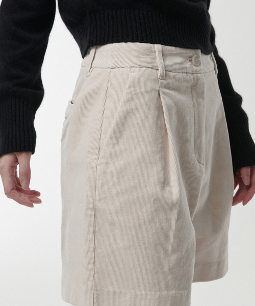 MUSINSA STANDARD WOMAN（ムシンサスタンダードウーマン）の「ウィメンズワンタックワイドコーデュロイショーツ[クリーム]（その他パンツ・レディース・その他・30/24/25/26/27/28/29）」の5枚目の写真
