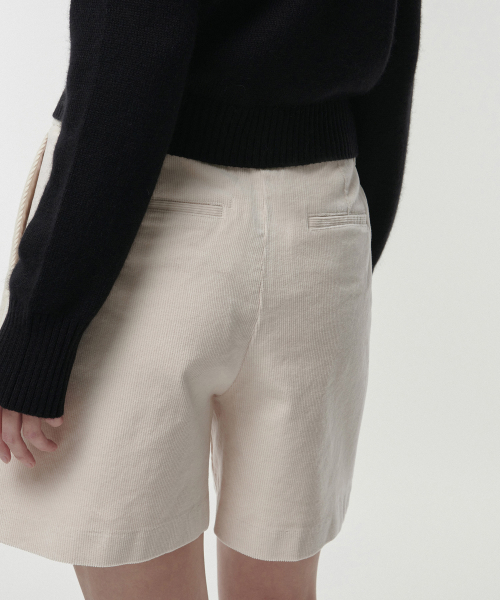 MUSINSA STANDARD WOMAN（ムシンサスタンダードウーマン）の「ウィメンズワンタックワイドコーデュロイショーツ[クリーム]（その他パンツ・レディース・その他・30/24/25/26/27/28/29）」の6枚目の写真