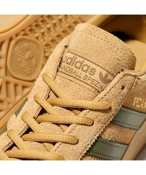 adidas Originals（アディダスオリジナルス）の「【展開店舗限定】 adidas HANDBALL SPEZIAL -KICKS LAB. EXCLUSIVE- / アディダス ハンドボール スペツィアル -キックスラボ エクスクルーシブ- / JQ8298（スニーカー・レディース・ライトブラウン・23cm/23.5cm/24cm/24.5cm/25cm/25.5cm/26cm/26.5cm/27cm/27.5cm/28.5cm/29cm）」の8枚目の写真