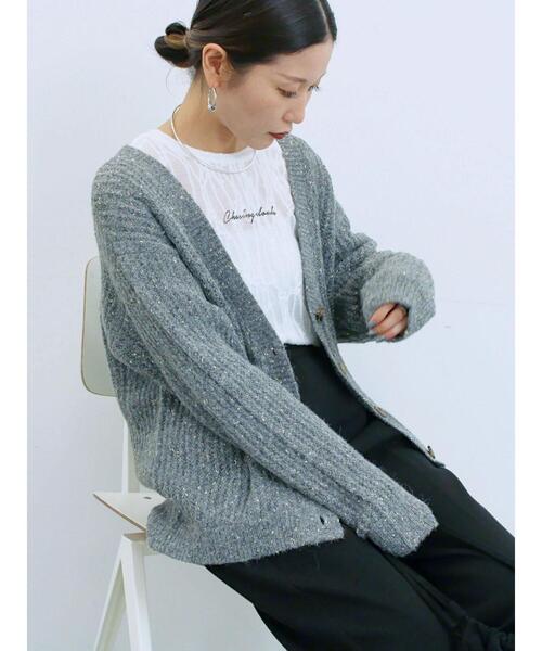 Samansa Mos2 blue（サマンサモスモスブルー）の「ラメニットVネックカーディガン（カーディガン/ボレロ・レディース・ライトベージュ/チャコールグレー/ブルー・F）」の5枚目の写真