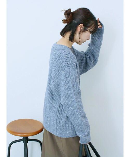 Samansa Mos2 blue（サマンサモスモスブルー）の「ラメニットVネックカーディガン（カーディガン/ボレロ・レディース・ライトベージュ/チャコールグレー/ブルー・F）」の8枚目の写真