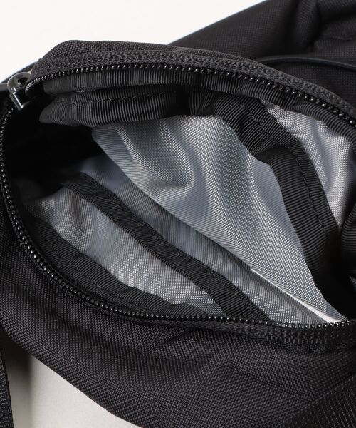 THE NORTH FACE(ザノースフェイス)の「【THE NORTH FACE/ザ・ノースフェイス】メンズ ユニセックス ショルダーバッグ バッグ 1.5L(ショルダーバッグ・メンズ・ブラック・FREE)」の4枚目の写真