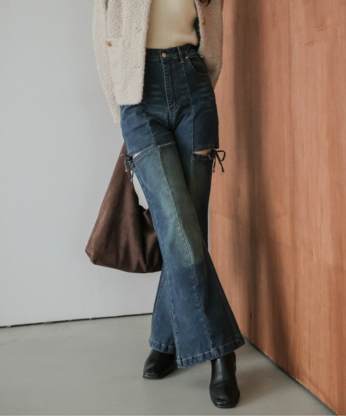 AMELY(エミリー)の「サイドカット リボンデザイン フレアデニム(デニムパンツ・レディース・ライトブルー/ブラック/ブルー・M/L)」の3枚目の写真