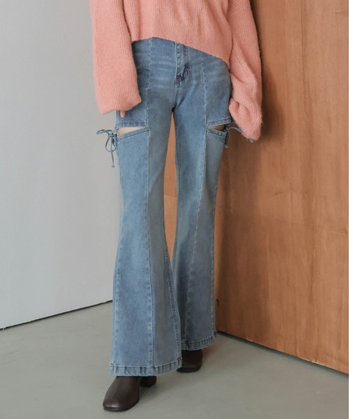 AMELY(エミリー)の「サイドカット リボンデザイン フレアデニム(デニムパンツ・レディース・ライトブルー/ブラック/ブルー・M/L)」の4枚目の写真