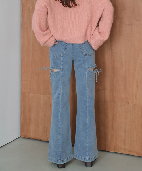 AMELY(エミリー)の「サイドカット リボンデザイン フレアデニム(デニムパンツ・レディース・ライトブルー/ブラック/ブルー・M/L)」の8枚目の写真