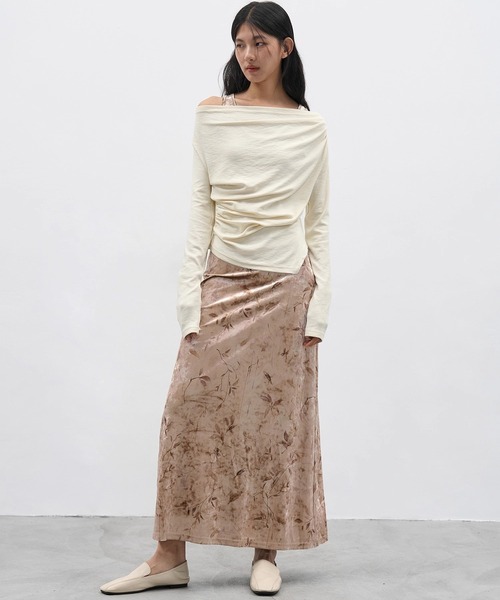 EIGHTHMONTH(エイスマンス)の「アシンメトリードレープカットソー EM25a136【EIGHTHMONTH】(Tシャツ/カットソー・レディース・アイボリー・S/M)」の12枚目の写真