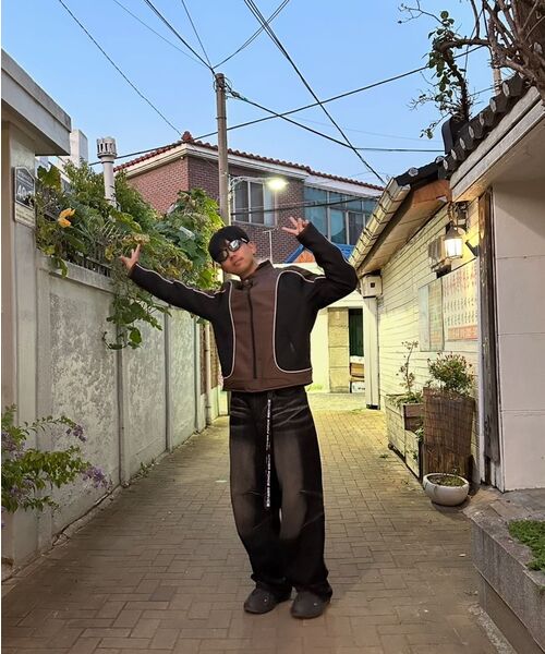 BLR（ビーエルアール）の「Embossed Wave Washing Wide Denim Pants Black（デニムパンツ・メンズ・ブラック・SMALL/MEDIUM/LARGE/X-SMALL）」の13枚目の写真