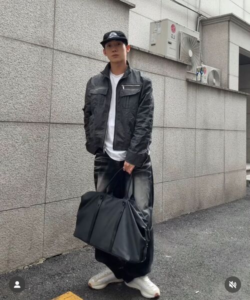 BLR（ビーエルアール）の「Embossed Wave Washing Wide Denim Pants Black（デニムパンツ・メンズ・ブラック・SMALL/MEDIUM/LARGE/X-SMALL）」の2枚目の写真
