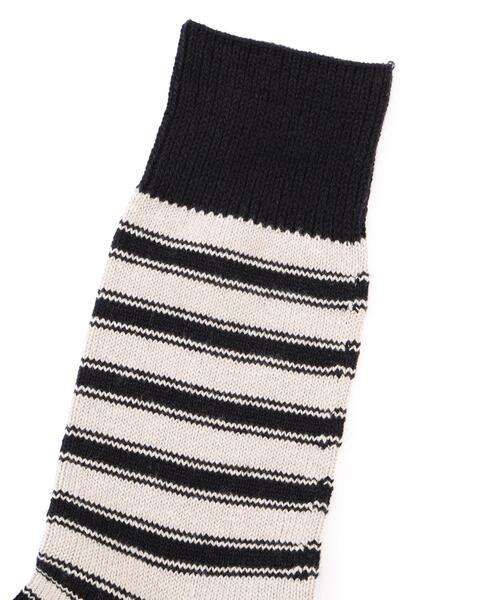 MHL.(エムエイチエル)の「NARROW STRIPE COTTON SOCKS(ソックス/靴下・メンズ・カーキ/ブラック・FREE)」の8枚目の写真