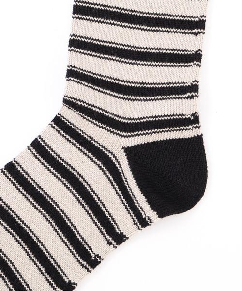 MHL.（エムエイチエル）の「NARROW STRIPE COTTON SOCKS（ソックス/靴下・メンズ・カーキ/ブラック・FREE）」の4枚目の写真