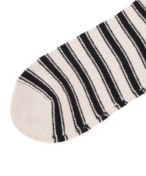 MHL.（エムエイチエル）の「NARROW STRIPE COTTON SOCKS（ソックス/靴下・メンズ・カーキ/ブラック・FREE）」の5枚目の写真