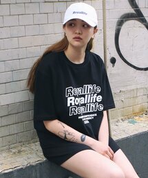 ROYALLIFE（ロイヤルライフ）の「RL229 MULTI LOGO SHORT SLEEVE T-SHIRT - BLACK（Tシャツ/カットソー）」