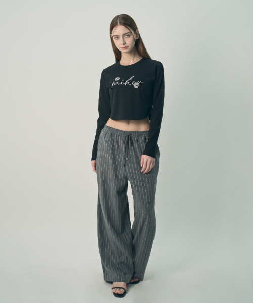 MIHEV(ミヘブ)の「ミヘブ リップ グラフィック クロップ ロングスリーブ ブラック(Tシャツ/カットソー・レディース・その他・MEDIUM/LARGE)」の3枚目の写真