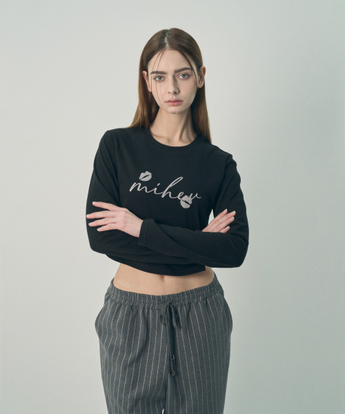 MIHEV(ミヘブ)の「ミヘブ リップ グラフィック クロップ ロングスリーブ ブラック(Tシャツ/カットソー・レディース・その他・MEDIUM/LARGE)」の4枚目の写真