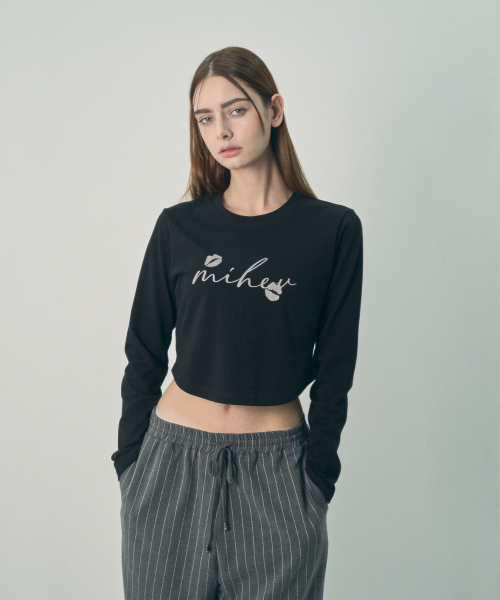 MIHEV(ミヘブ)の「ミヘブ リップ グラフィック クロップ ロングスリーブ ブラック(Tシャツ/カットソー・レディース・その他・MEDIUM/LARGE)」の5枚目の写真
