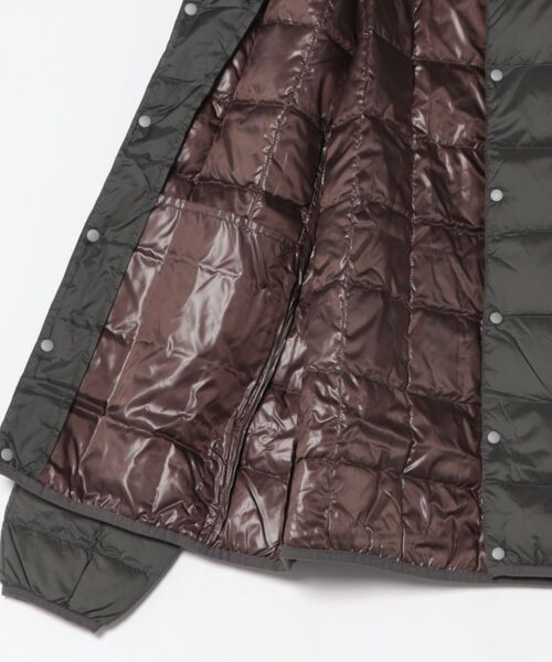 TAION(タイオン)の「TAION/タイオン/【MENS】CREW NECK BUTTON DOWN JACKET(ダウンジャケット/コート・メンズ・オリーブ系3/グレー系その他6・M/XL/L)」の4枚目の写真