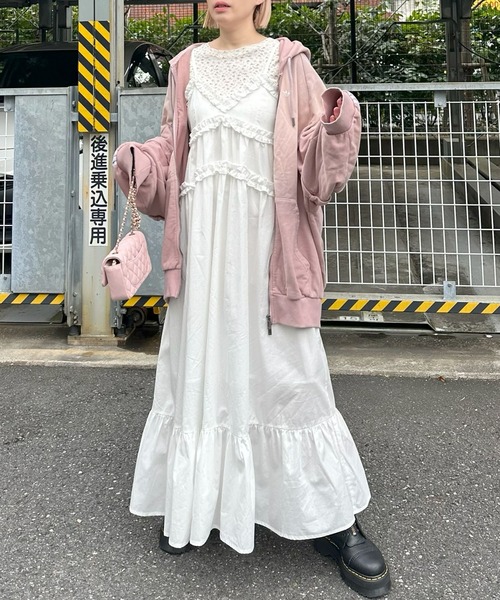 Alley Tokyo(アリートーキョー)の「コットンフリルキャミワンピ(ワンピース・レディース・オフホワイト/スミクロ・FREE)」の3枚目の写真