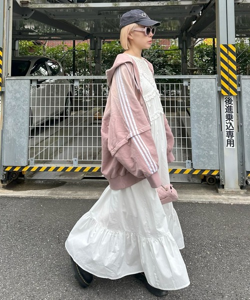 Alley Tokyo(アリートーキョー)の「コットンフリルキャミワンピ(ワンピース・レディース・オフホワイト/スミクロ・FREE)」の17枚目の写真