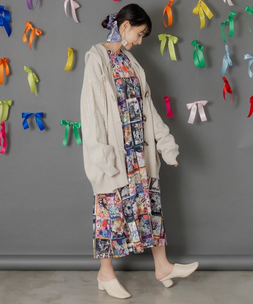 ScoLar（スカラー）の「153769：蝶刺繍ニットカーディガン（カーディガン/ボレロ・レディース・チャコールグレー/アイボリー・M）」の4枚目の写真